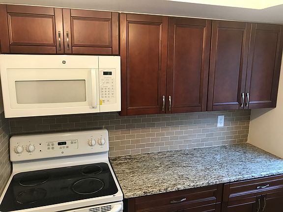 3rd image of 720 Oaks Plantation Dr #Q3-1