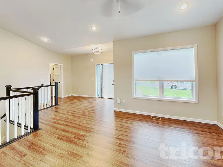 1341 Meadow Ln — Photo 2