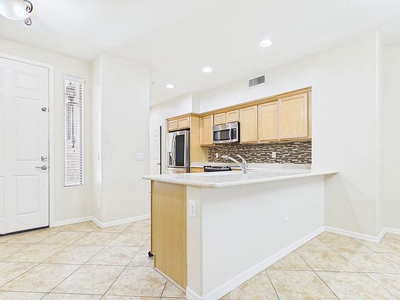 5th image of 2130 W Hunter Ct Unit 141