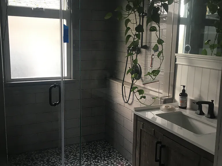 MAIN BATHROOM SHOWER ALL TILE
TILE FLOORS
