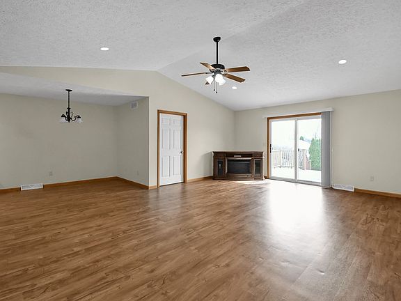3rd image of 83 McCullough Blvd