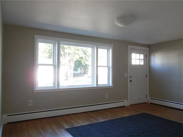 11-13 Saint George St — Photo 2