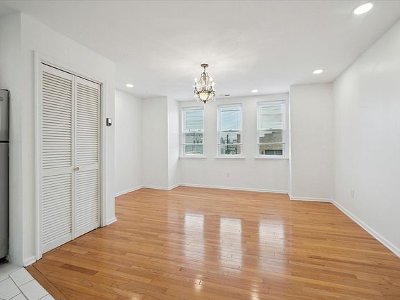 5th image of 912 Snyder Ave #3
