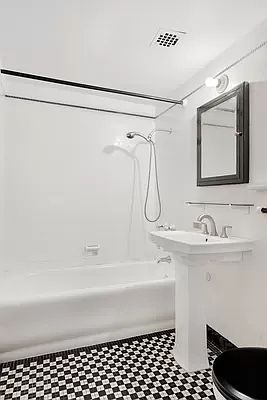 5th image of 161 W 16th St APT 11C