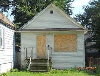 2nd image of 215 W 111th Pl