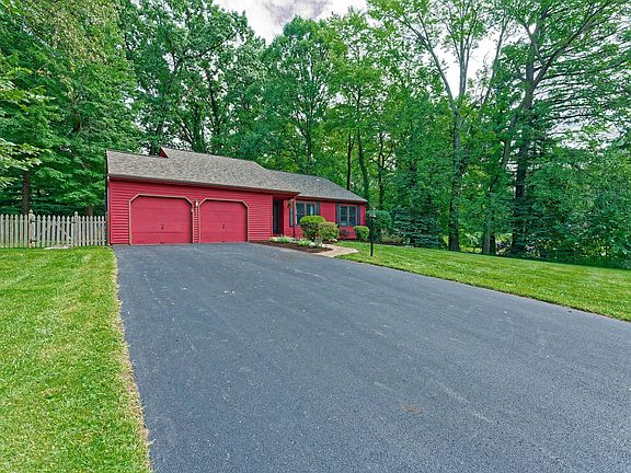5th image of 213 Woodscape Dr