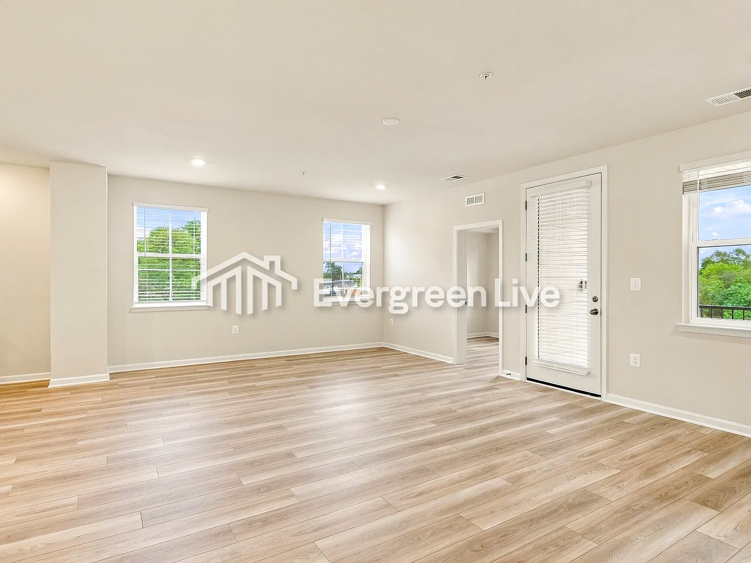 3 bed, 2.5 bath, 2415 sqft, $2,985 — Photo 3