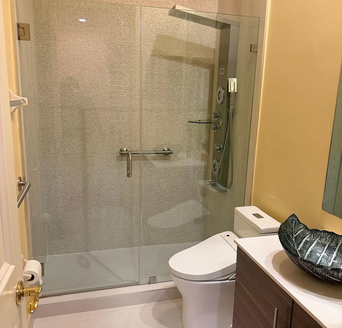 5 bed, 5.5 bath, 4034 sqft, $6,100 — Photo 3