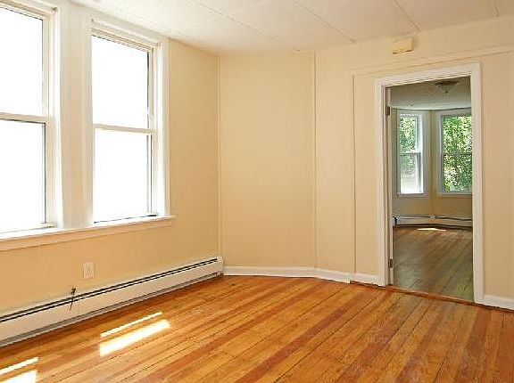 5th image of 114 Everett St #3