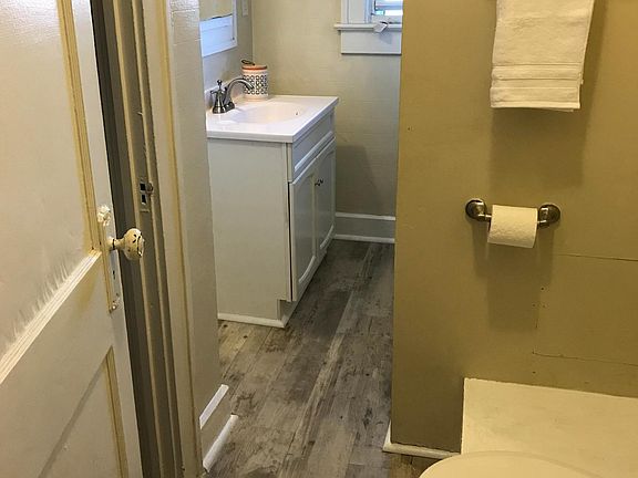3rd image of 4843 N College Ave