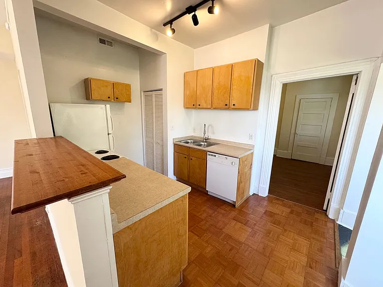 121 S Boylan Ave — Photo 8