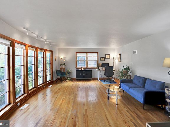 5th image of 536 Willowbank St