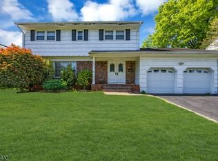 712 Moses Dr, Rahway, NJ 07065