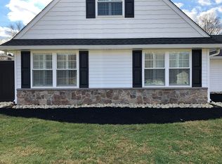 17 Shellflower Rd, Levittown, PA 19056