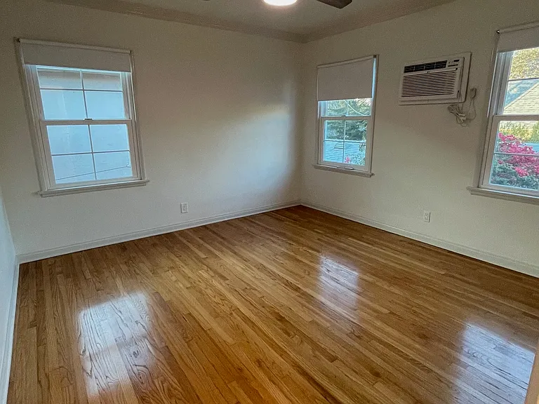 5723 San Vicente Blvd — Photo 10