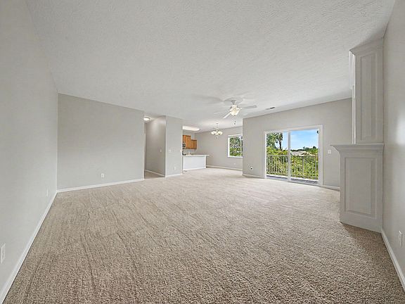 3rd image of 4009 Baywood Cir