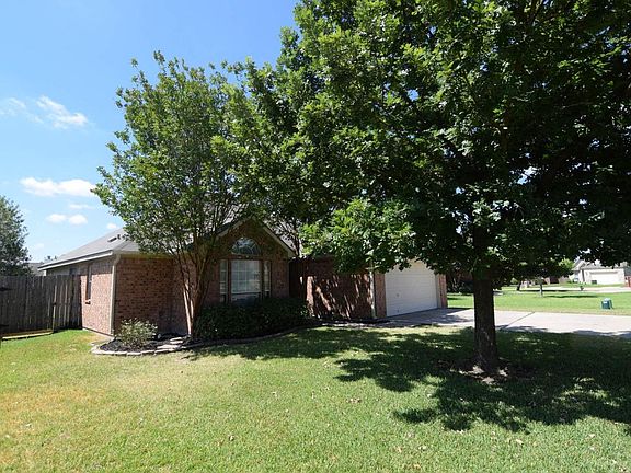 3rd image of 913 Woodhollow Dr