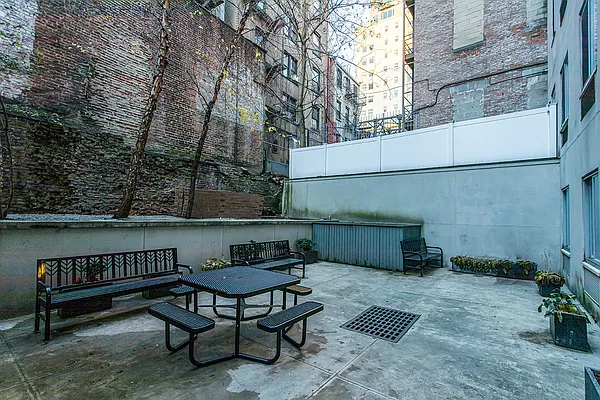 Rented by Compass | media 18