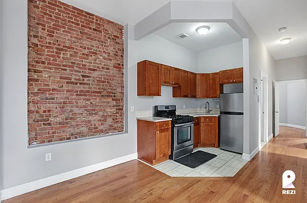 Rented by REZI | media 2