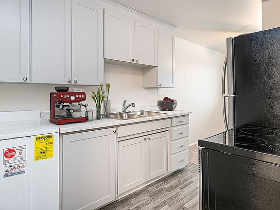5th image of 2302-2320 Colby Ave #22