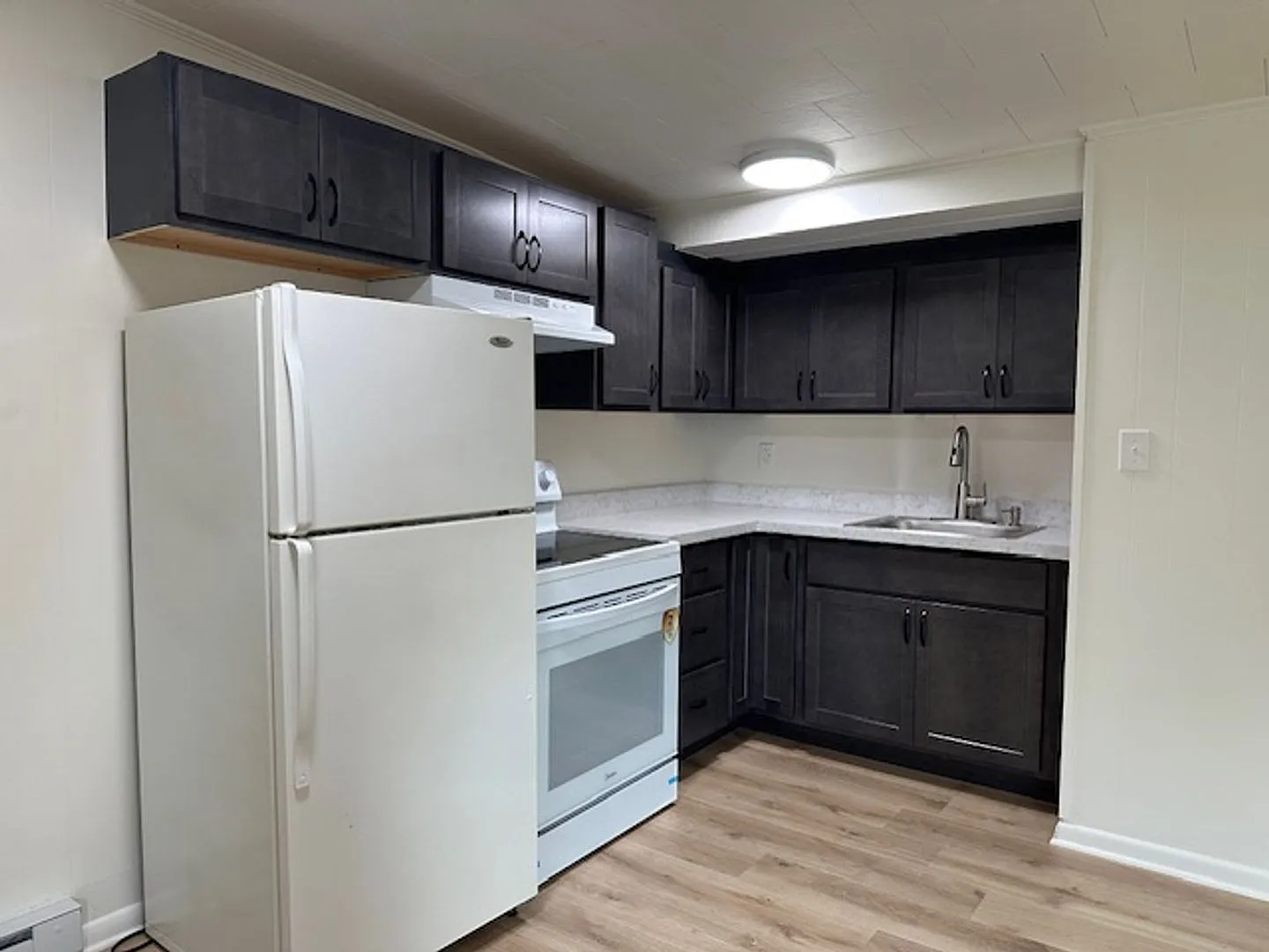 Updated and Well-Maintained 1-Bedroom, 1-Bathroom 2nd Floor Apartment in Hershey, PA, Served by t... — Photo 4