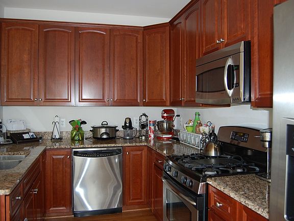 2nd image of 2423 Huntington Park Dr