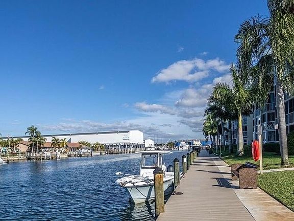Large community boat dock offering a beautiful place to view sunrise and sunset.