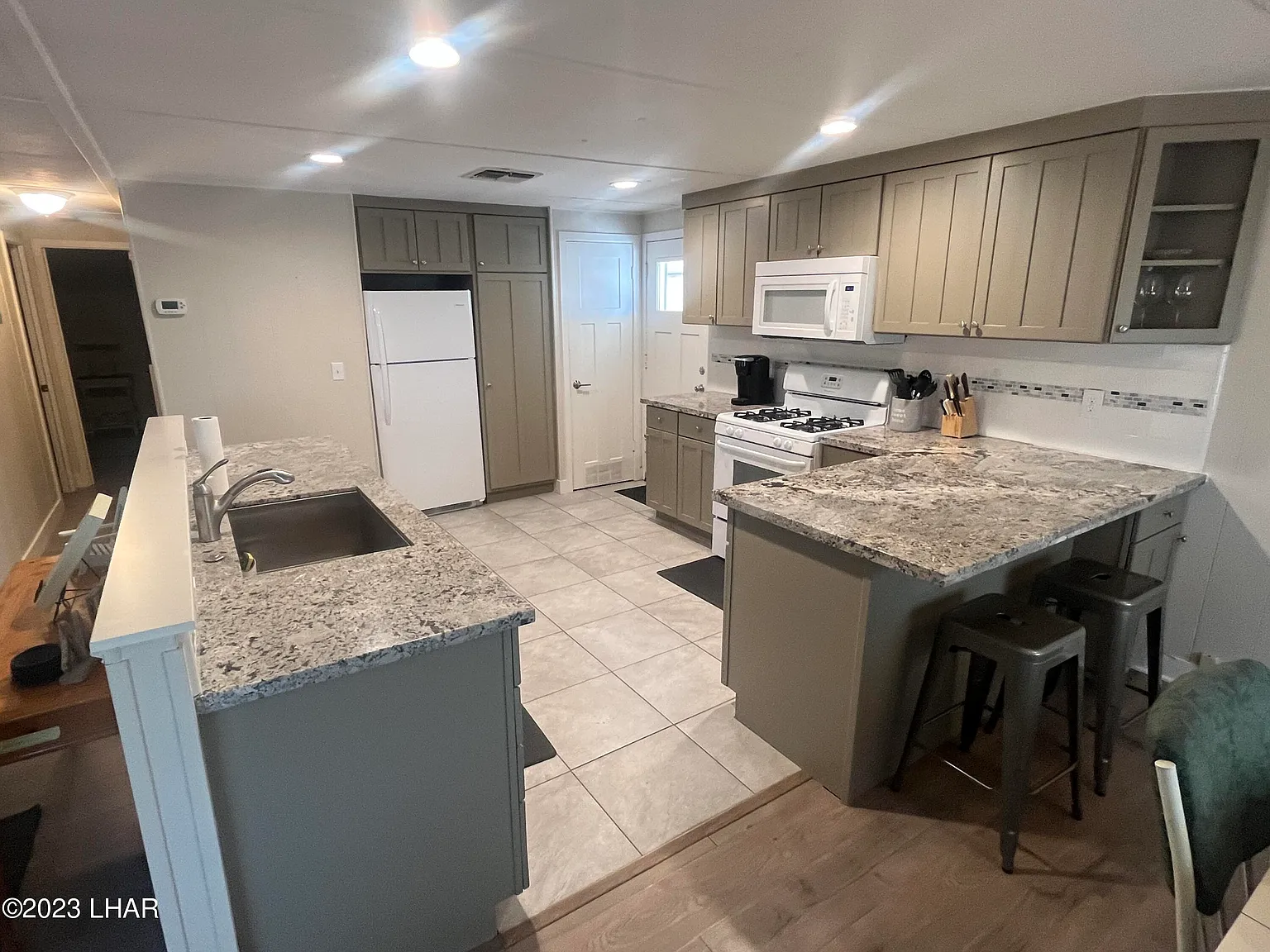 2 bed, 2.0 bath, 1056 sqft, $1,500 — Photo 3