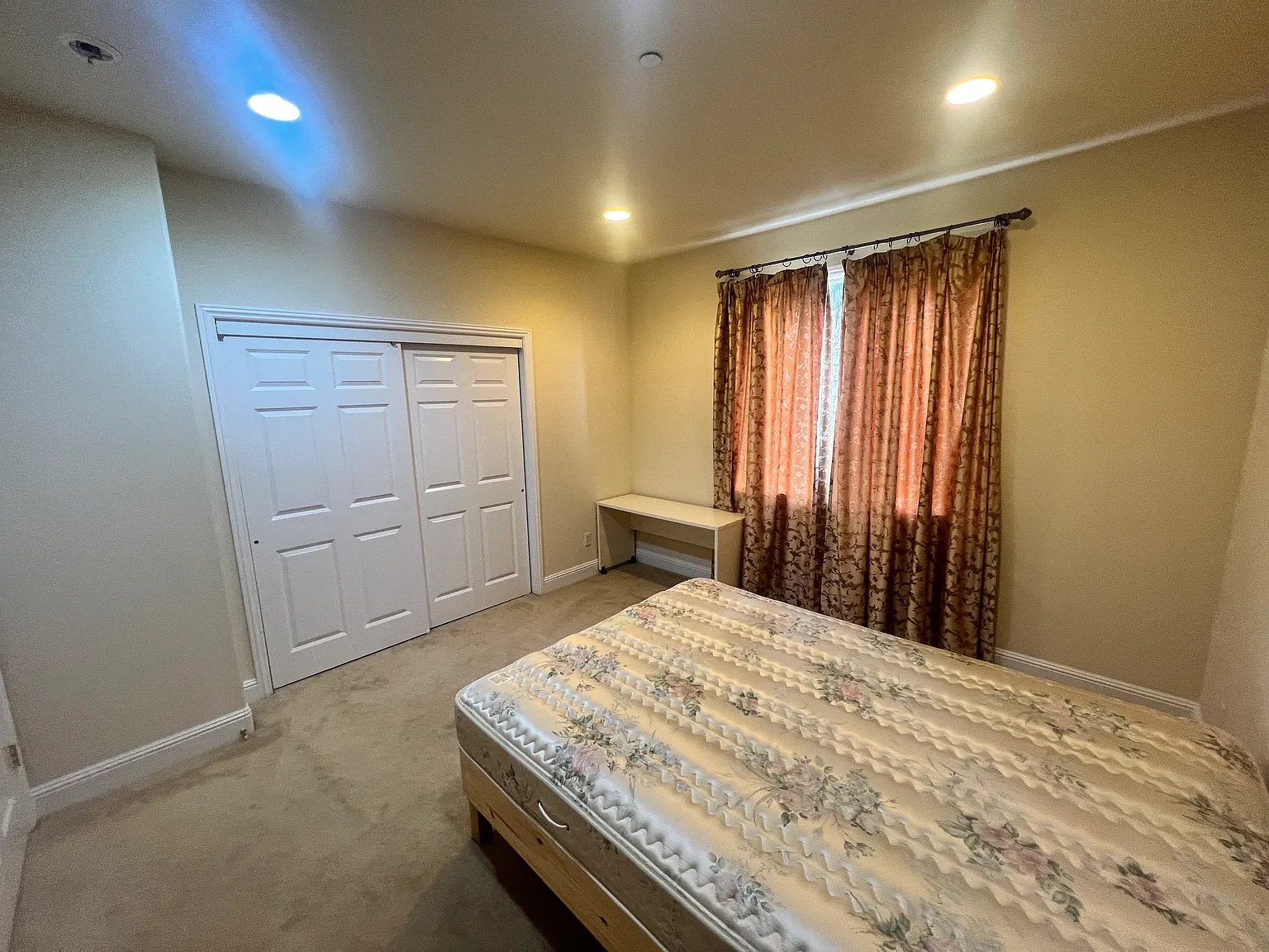 4 bed, 2.5 bath, 2830 sqft, $1,400 — Photo 4