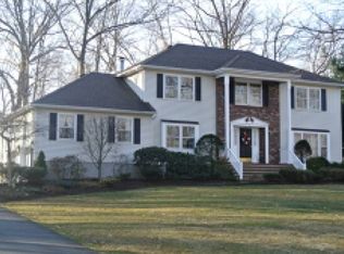 16 Alexandria Dr, Succasunna, NJ 07876