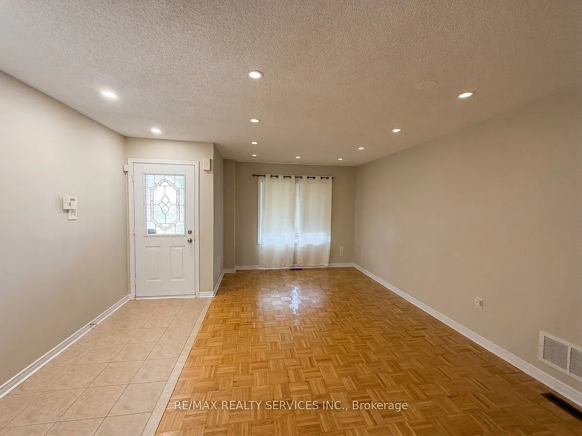 3 bed, $2,995 — Photo 2