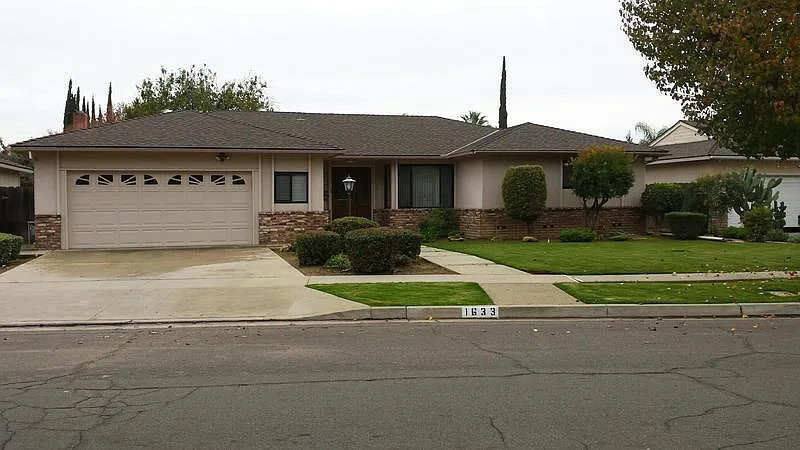 1633 E Escalon Ave photo 1