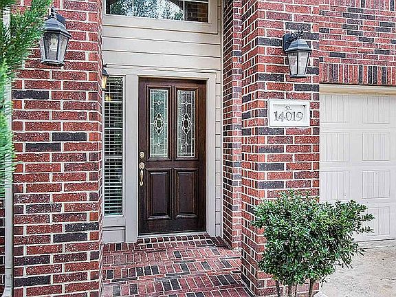 Welcome home to 14019 Pawnee Trails Dr.  Make this your next home! Contact me today for a showing appointment!