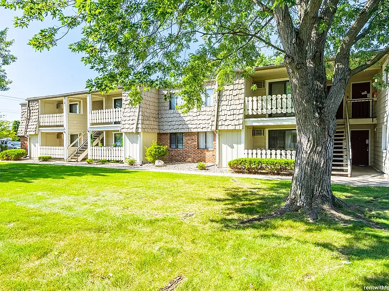 EVERGREEN PLACE — Photo 62