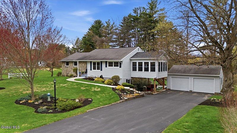 3rd image of 43 Meadowview Drive
