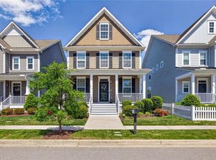 513 Simpson Ln, Chesapeake, VA 23323