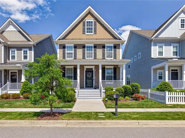 513 Simpson Ln, Chesapeake, VA 23323