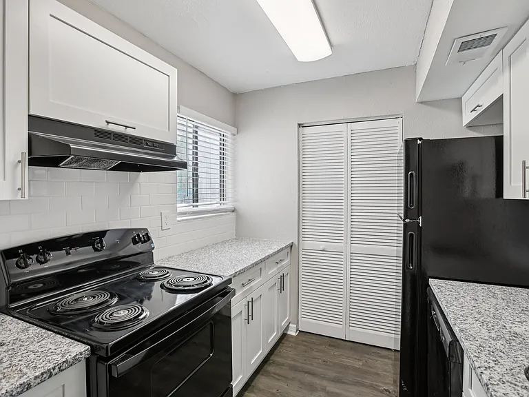 Meridian Luxury Condominiums — Photo 35