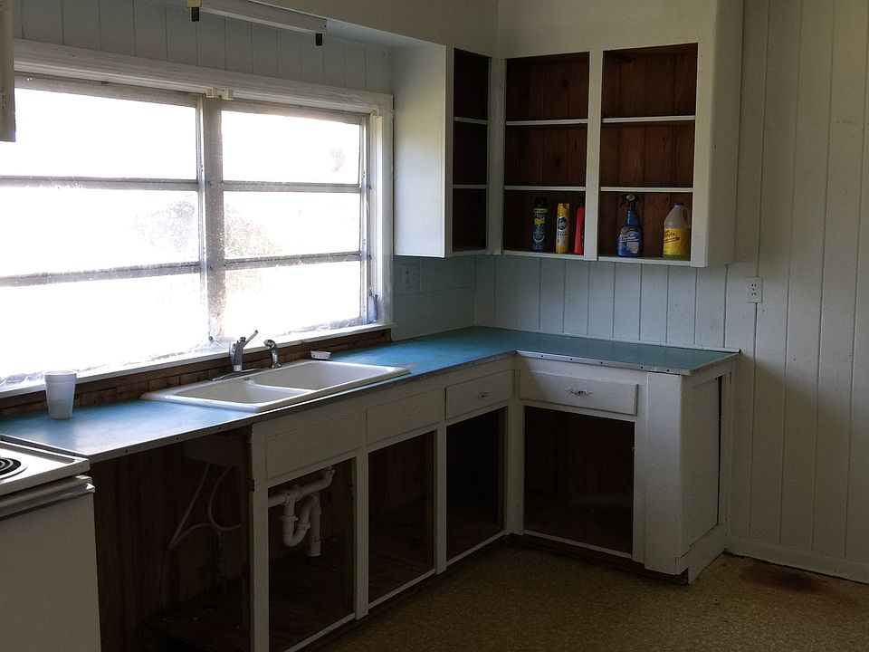 1st image of 401 E Lawson St