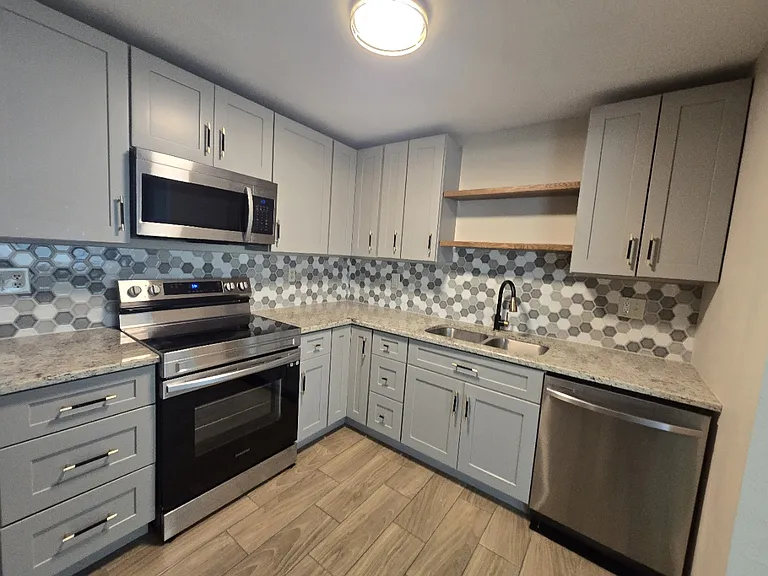 203 Chalmer Dr — Photo 2