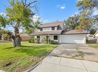 706 Commerce St, Euless, TX 76040