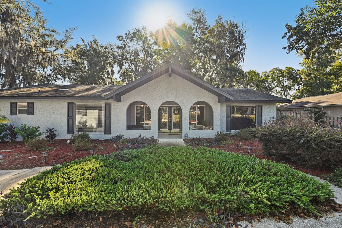 Lake Asbury Dr-S2110-001.jpg