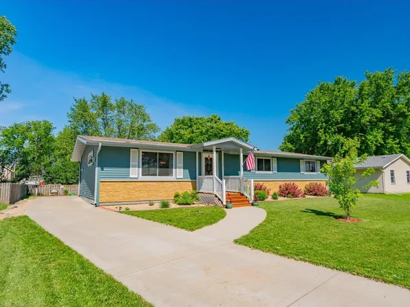 330 Meadow Ln, Mazomanie, WI 53560