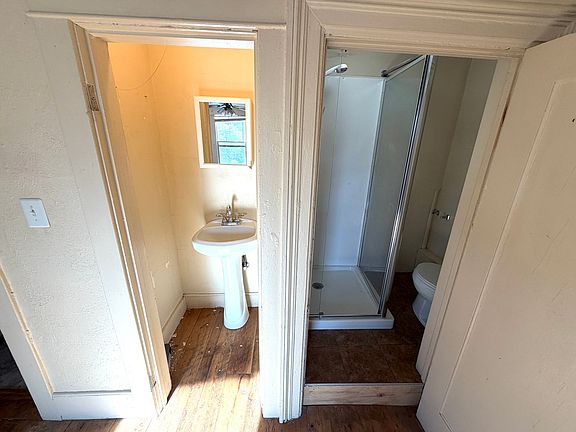 5th image of 208 Breckenridge St APT 5