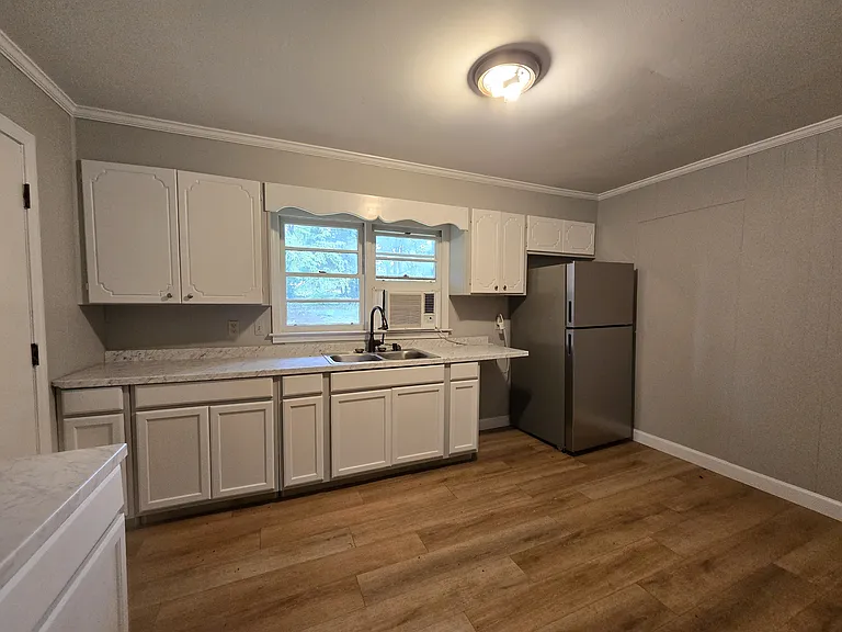 412 Beechwood Cir — Photo 3