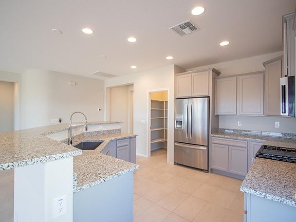 3rd image of 3667 N Astoria Dr