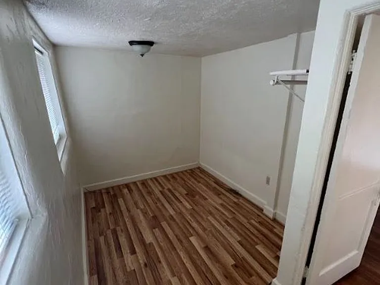 135 141 Yale 2135 #2139 — Photo 11