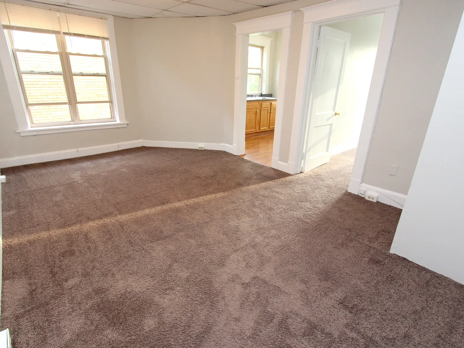 4 bed, 1250 sqft, $2,725 — Photo 2