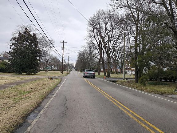 4th image of 619 W Spring St