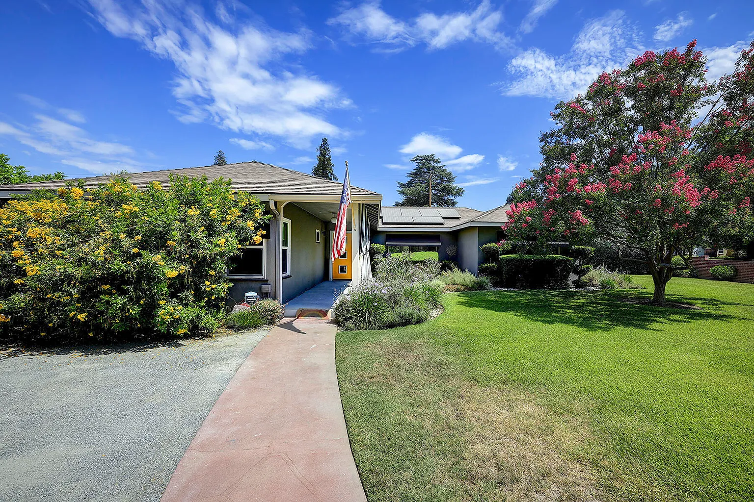 1700 W Beverly Drive photo 1
